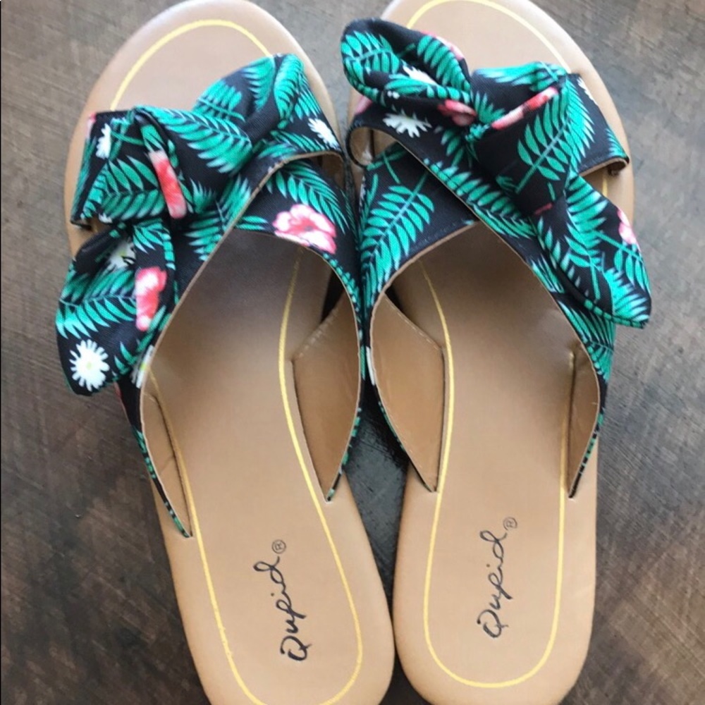 Tropical lightweight slip-on sandals. Vacation!